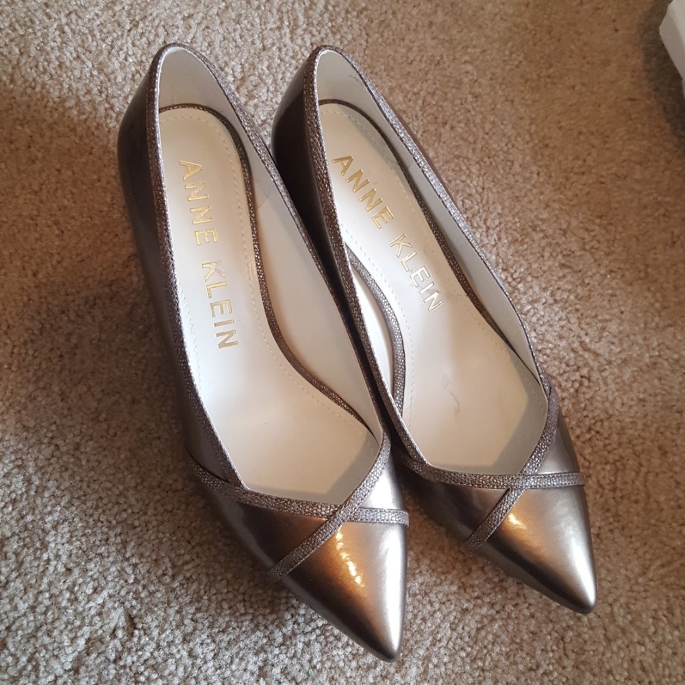 Heels - Picture 2 of 3